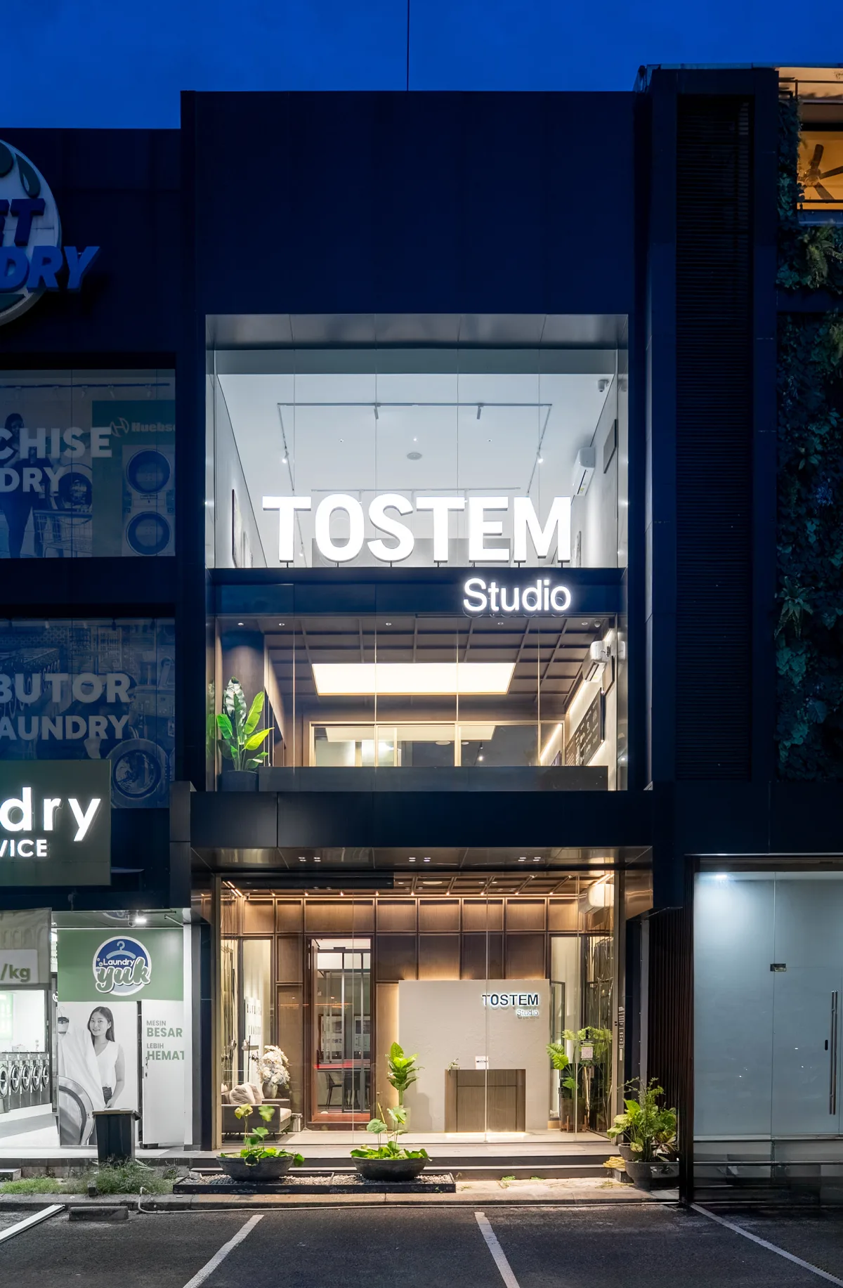 Tostem Alam Sutera Showroom — 1